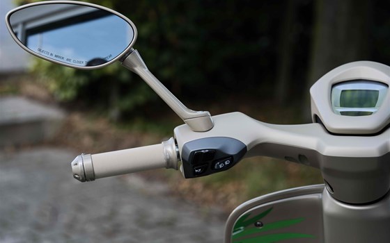 Neufahrzeug Vespa 946 Dragon - Bild 11