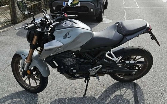 Gebrauchtmotorrad Honda CB125R - Bild 2 Gebrauchtmotorrad Honda CB125R - Bild 2