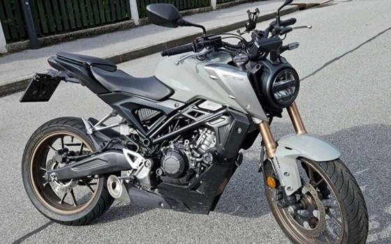 Gebrauchtmotorrad Honda CB125R - Bild 4 Gebrauchtmotorrad Honda CB125R - Bild 4