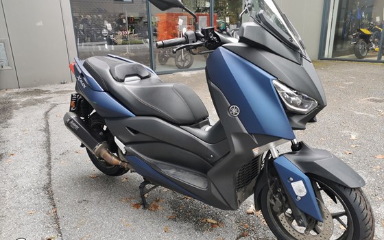 Gebrauchtmotorrad Yamaha XMAX 300 - Bild 3 Gebrauchtmotorrad Yamaha XMAX 300 - Bild 3