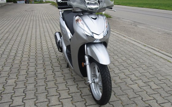 Gebrauchtmotorrad Honda SH300i - Bild 2