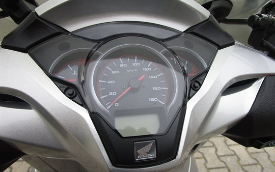 Gebrauchtmotorrad Honda SH300i - Bild 3