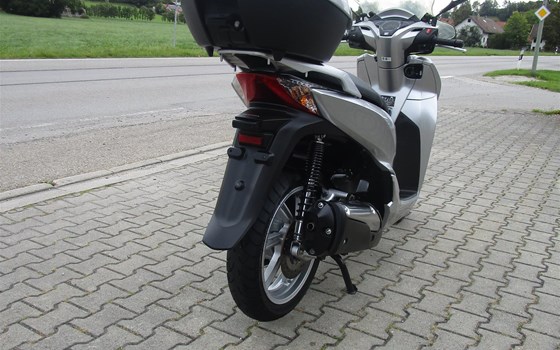 Gebrauchtmotorrad Honda SH300i - Bild 4
