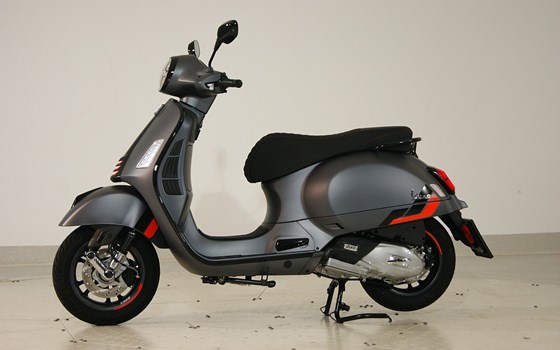 Neufahrzeug Vespa GTS 125 - Bild 3 Neufahrzeug Vespa GTS 125 - Bild 3