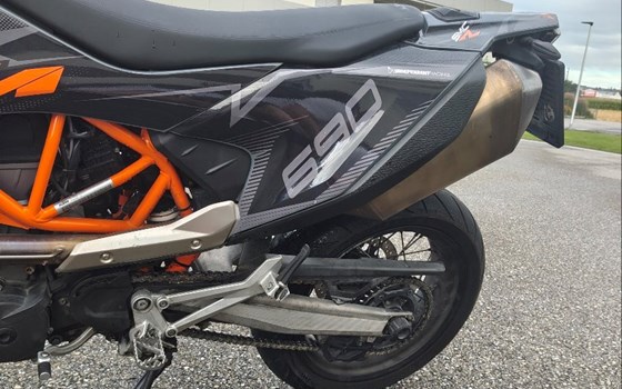 Gebrauchtmotorrad KTM 690 SMC R - Bild 2 Gebrauchtmotorrad KTM 690 SMC R - Bild 2