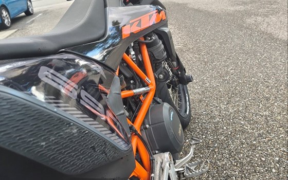 Gebrauchtmotorrad KTM 690 SMC R - Bild 4 Gebrauchtmotorrad KTM 690 SMC R - Bild 4
