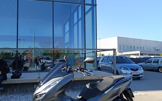 Gebrauchtmotorrad Honda PCX125 - Bild 1 Gebrauchtmotorrad Honda PCX125 - Bild 1