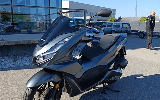 Gebrauchtmotorrad Honda PCX125 - Bild 2 Gebrauchtmotorrad Honda PCX125 - Bild 2