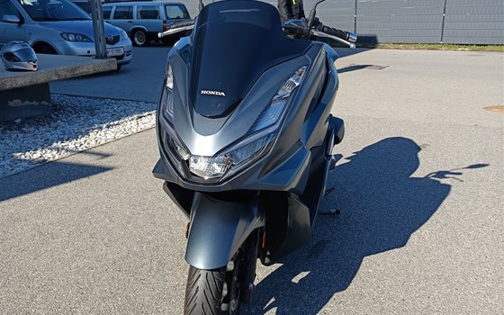 Gebrauchtmotorrad Honda PCX125 - Bild 3 Gebrauchtmotorrad Honda PCX125 - Bild 3