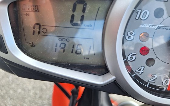 Gebrauchtmotorrad Triumph Street Triple R - Bild 2 Gebrauchtmotorrad Triumph Street Triple R - Bild 2