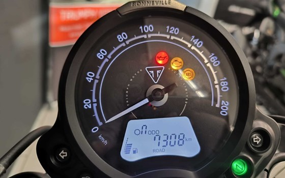 Gebrauchtmotorrad Triumph Bonneville Bobber - Bild 7