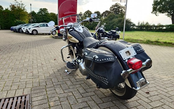 Gebrauchtmotorrad Harley-Davidson Softail Heritage Classic Anniversary - Bild 9