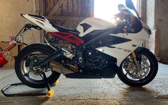 Gebrauchtmotorrad Triumph Daytona 675 R - Bild 2