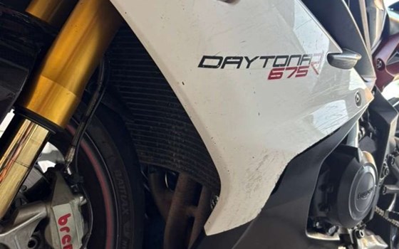 Gebrauchtmotorrad Triumph Daytona 675 R - Bild 6