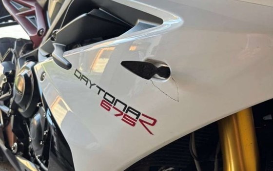 Gebrauchtmotorrad Triumph Daytona 675 R - Bild 7