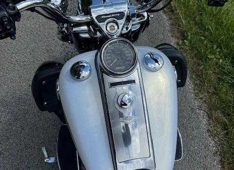 Gebrauchtmotorrad Harley-Davidson Road King Custom FLHRS - Bild 10 Gebrauchtmotorrad Harley-Davidson Road King Custom FLHRS - Bild 10
