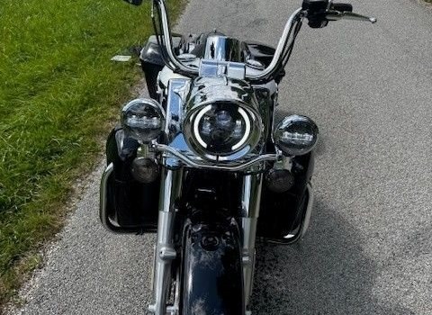 Gebrauchtmotorrad Harley-Davidson Road King Custom FLHRS - Bild 3 Gebrauchtmotorrad Harley-Davidson Road King Custom FLHRS - Bild 3