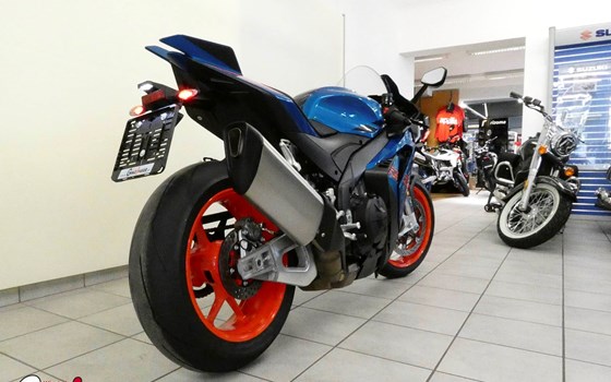 Gebrauchtmotorrad Aprilia RSV 4 - Bild 3 Gebrauchtmotorrad Aprilia RSV 4 - Bild 3