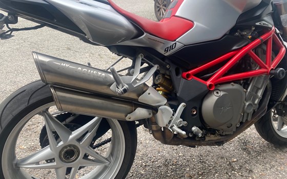 Gebrauchtmotorrad MV Agusta Brutale 910 - Bild 3 Gebrauchtmotorrad MV Agusta Brutale 910 - Bild 3