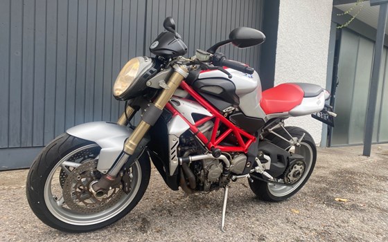 Gebrauchtmotorrad MV Agusta Brutale 910 - Bild 4 Gebrauchtmotorrad MV Agusta Brutale 910 - Bild 4