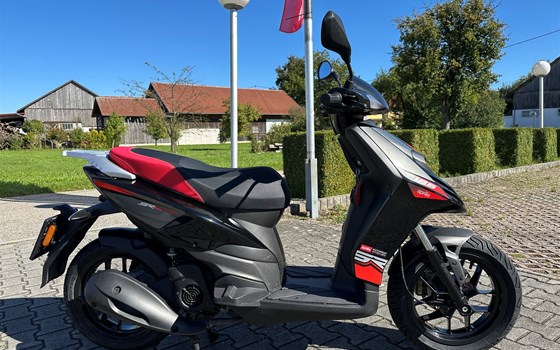 Gebrauchtmotorrad Aprilia SR 125 - Bild 1 Gebrauchtmotorrad Aprilia SR 125 - Bild 1