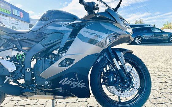 Neufahrzeug Kawasaki Ninja ZX-4RR - Bild 12