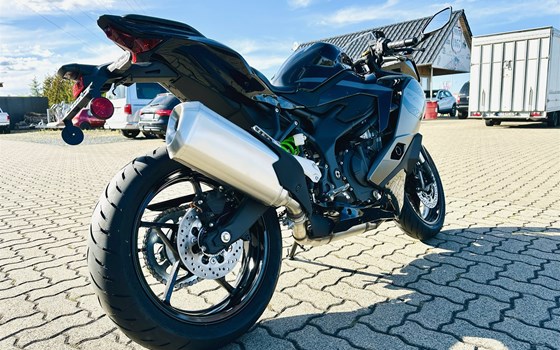 Neufahrzeug Kawasaki Ninja ZX-4RR - Bild 4