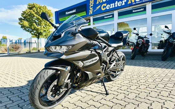 Neufahrzeug Kawasaki Ninja ZX-4RR - Bild 8