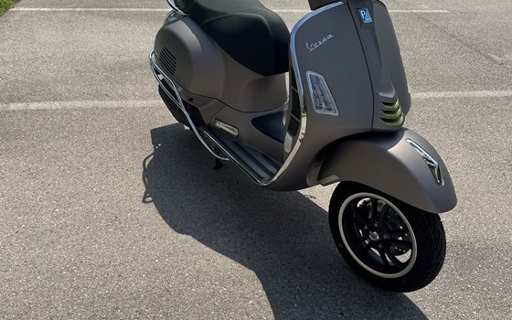 Gebrauchtmotorrad Vespa GTS 125 Super Tech - Bild 1 Gebrauchtmotorrad Vespa GTS 125 Super Tech - Bild 1