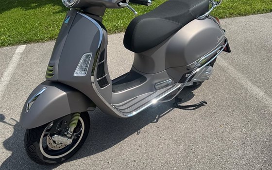Gebrauchtmotorrad Vespa GTS 125 Super Tech - Bild 2 Gebrauchtmotorrad Vespa GTS 125 Super Tech - Bild 2