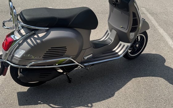 Gebrauchtmotorrad Vespa GTS 125 Super Tech - Bild 3 Gebrauchtmotorrad Vespa GTS 125 Super Tech - Bild 3