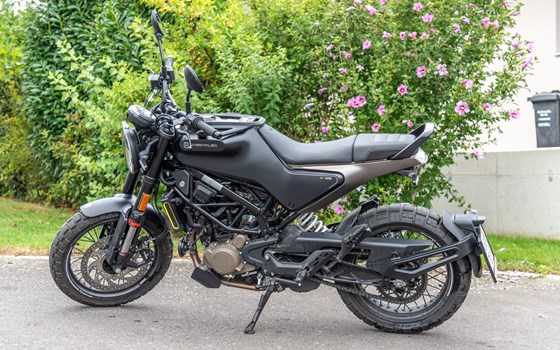 Gebrauchtmotorrad Husqvarna Svartpilen 125 - Bild 1 Gebrauchtmotorrad Husqvarna Svartpilen 125 - Bild 1