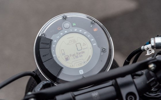Gebrauchtmotorrad Husqvarna Svartpilen 125 - Bild 8 Gebrauchtmotorrad Husqvarna Svartpilen 125 - Bild 8