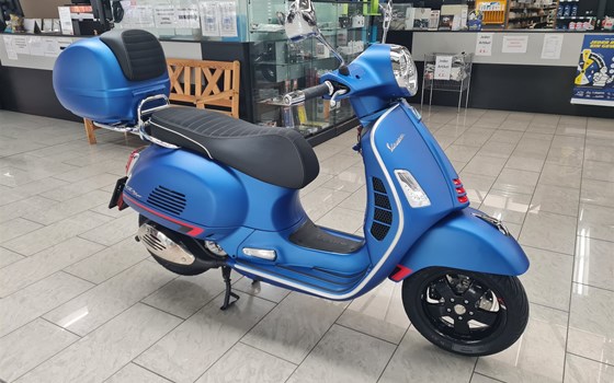 Gebrauchtmotorrad Vespa GTS 300 Super Sport - Bild 1 Gebrauchtmotorrad Vespa GTS 300 Super Sport - Bild 1