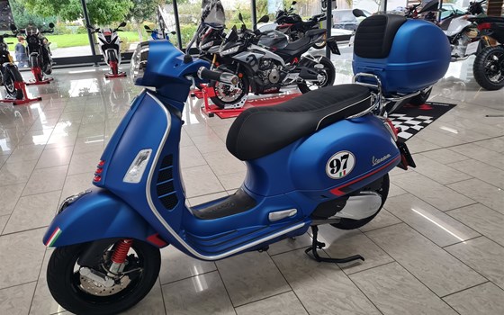 Gebrauchtmotorrad Vespa GTS 300 Super Sport - Bild 2