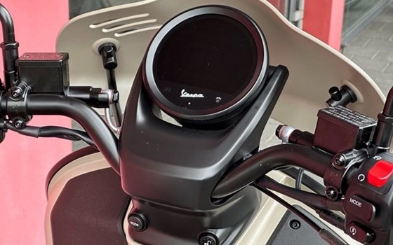 Neufahrzeug Vespa GTV 300 - Bild 7