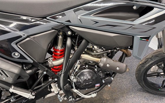 Neufahrzeug Beta RR 125 4T Motard T X special edition - Bild 9