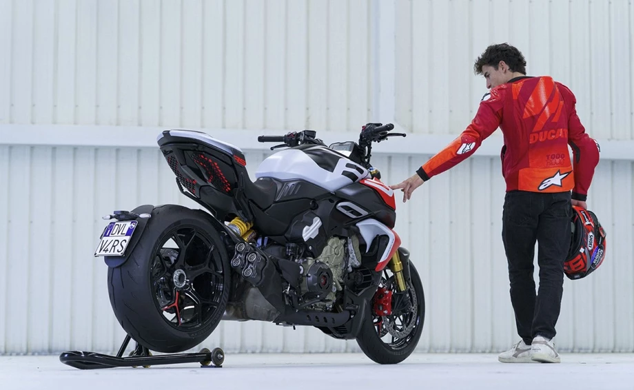 Angebot Ducati Diavel V4 Bild 7: Angebot Ducati Diavel V4