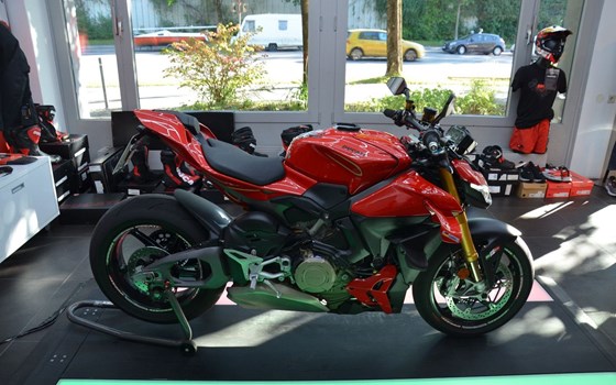 Gebrauchtmotorrad Ducati Streetfighter V4 S - Bild 1