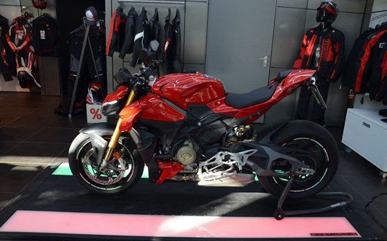 Gebrauchtmotorrad Ducati Streetfighter V4 S - Bild 2