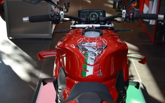 Gebrauchtmotorrad Ducati Streetfighter V4 S - Bild 9