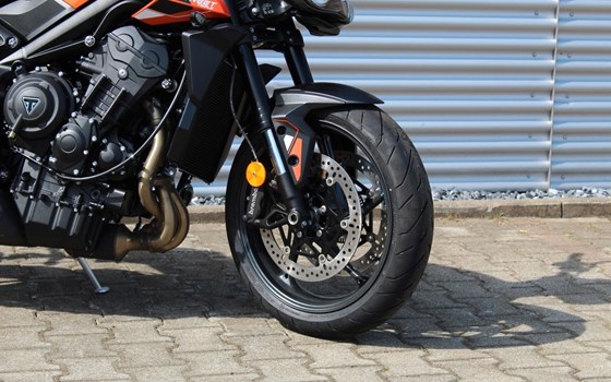 Neufahrzeug Triumph Street Triple 765 R A2 - Bild 6