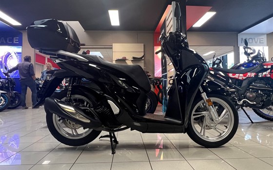 Gebrauchtmotorrad Honda SH125i - Bild 9 Gebrauchtmotorrad Honda SH125i - Bild 9