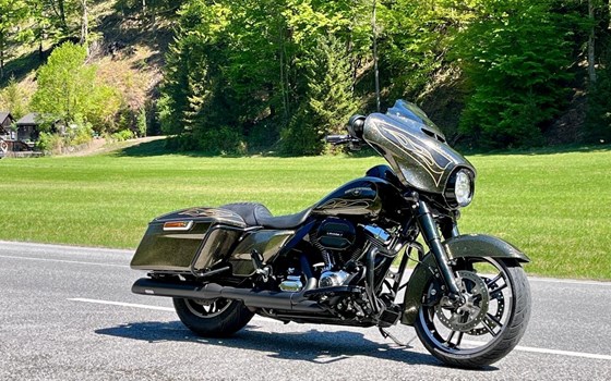 Gebrauchtmotorrad Harley-Davidson Touring Street Glide Special FLHXS - Bild 1 Gebrauchtmotorrad Harley-Davidson Touring Street Glide Special FLHXS - Bild 1