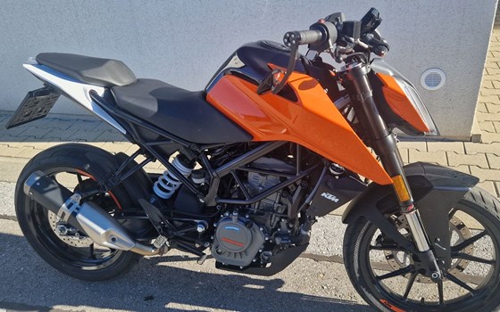 Gebrauchtmotorrad KTM 125 Duke - Bild 1 Gebrauchtmotorrad KTM 125 Duke - Bild 1