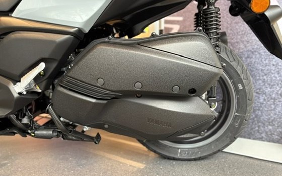 Neufahrzeug Yamaha XMAX 300 Tech MAX+ - Bild 11