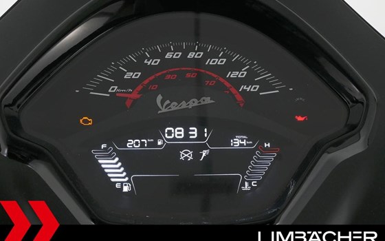 Gebrauchtmotorrad Vespa GTS Super Sport - Bild 12