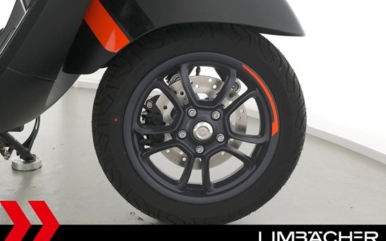 Gebrauchtmotorrad Vespa GTS Super Sport - Bild 14