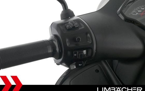 Gebrauchtmotorrad Vespa GTS Super Sport - Bild 20