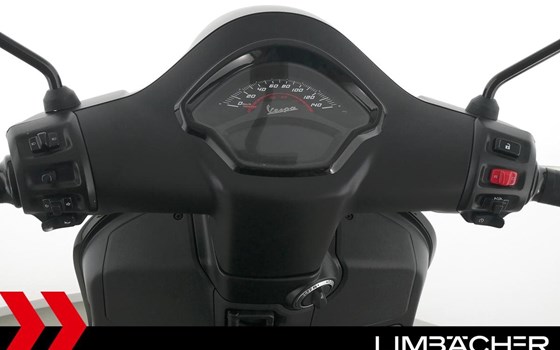 Gebrauchtmotorrad Vespa GTS Super Sport - Bild 22